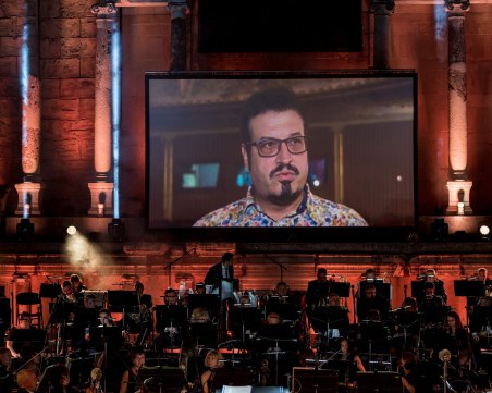 Притихнал Aнтичен театър почете Kамен Чанев и аплодира началото на конкурс на негово име