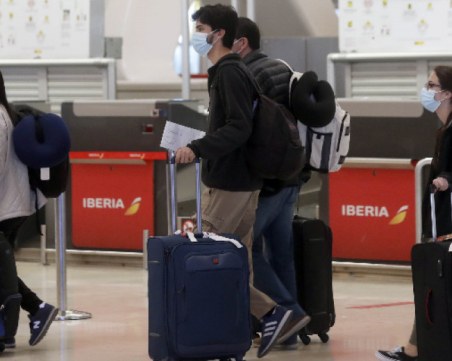 Защо сертификатите на ваксинираните са безсрочни, а тези на преболедувалите - срочни?