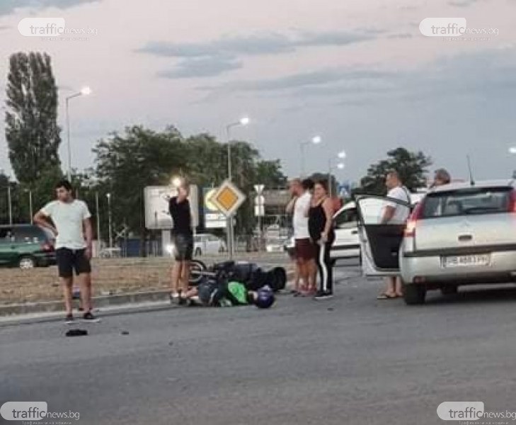Моторист е блъснат на кръговото на Адата, линейка и полиция са намясто