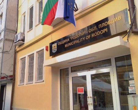 100 жители на община 