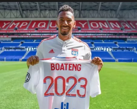 Боатенг подписа с Лион