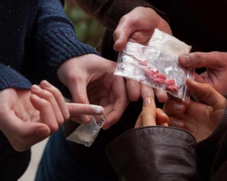 Арестуваха двама дилъри в Пловдив