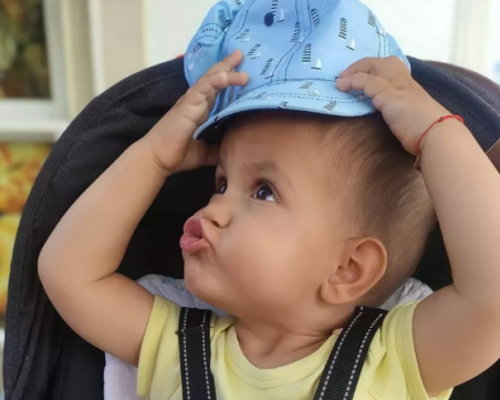 Да помогнем на малкия Ивайло да проходи