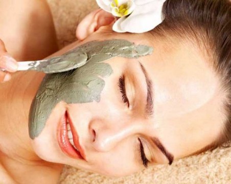 Маска с вино, зелен чай и мед забавя стареенето