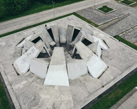 Освен паметника на Съединението: чистят още четири емблематични съоръжения в Пловдив