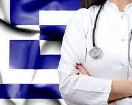 Отстраниха почти 6000 неваксинирани медици в Гърция