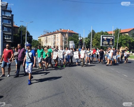 Ресторантьори и хотелиери: Оставки на всички, замесени в провала на борбата с COVID-19