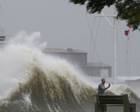 Ураганът Айда уби най-малко 13 души в Ню Йорк