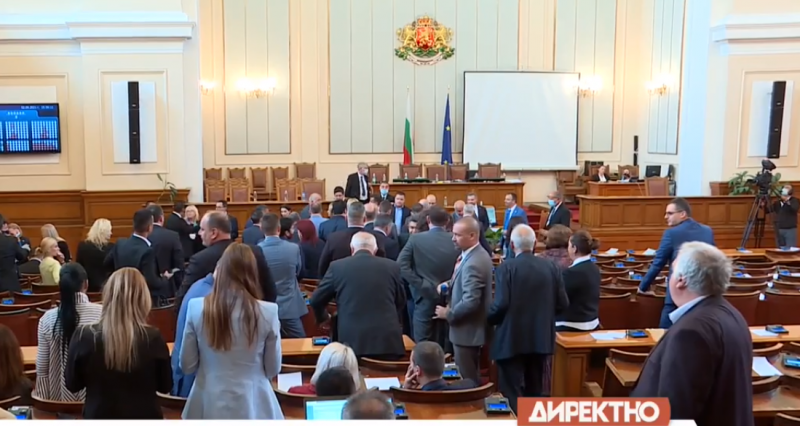 Хаос в парламента! Депутатите се скараха заради охраната на Гешев