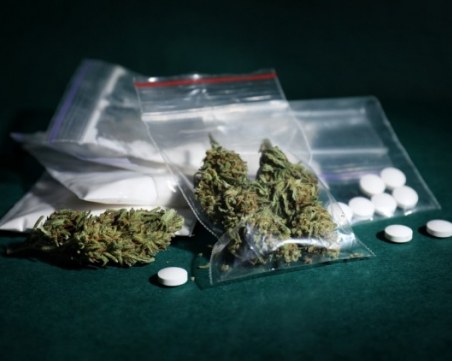 Арестуваха млад моторист, поел коктейл от наркотици