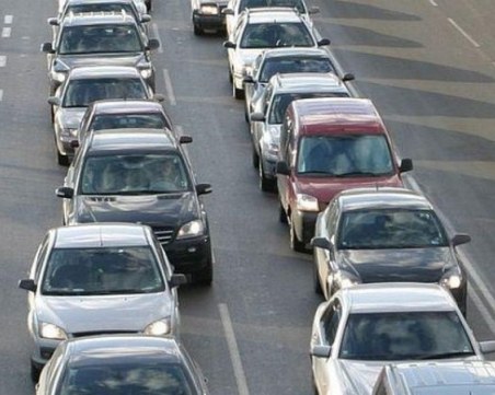 Засилен трафик заради поредицата от почивни дни в страната