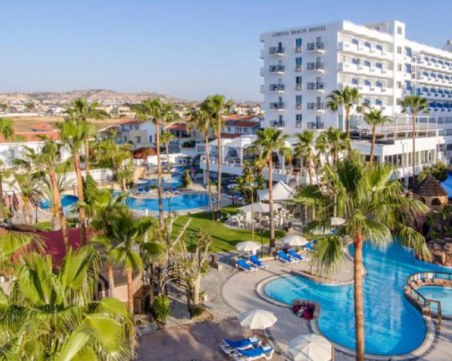 Кипър поема част от разходите за почивка в хотел на ваксинираните