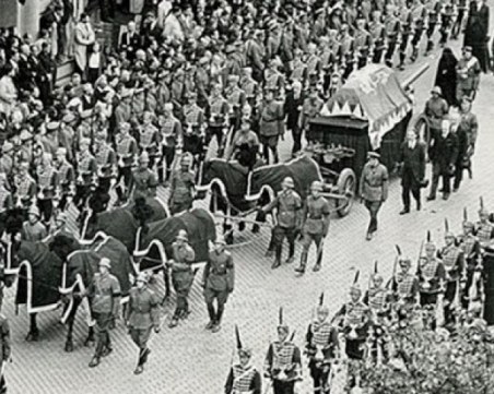 На този ден: Цар Борис III е погребан в Рилския манастир, по-късно гробът е поруган