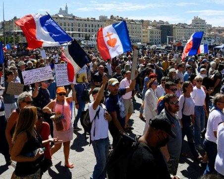Хиляди отново на протест във Франция и Нидерландия заради COVID мерките