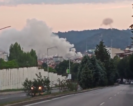 Пожар избухна в Благоевград, гори емблематична сграда