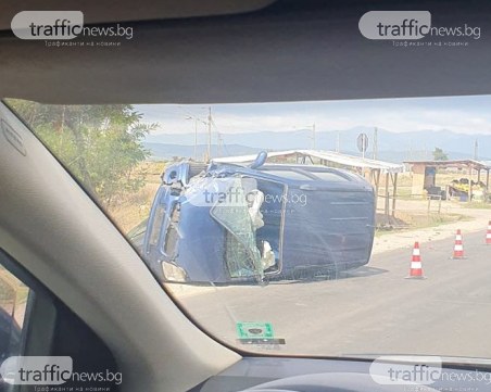 Шофьор се е блъснал в спряла кола до пазара в Черноземен