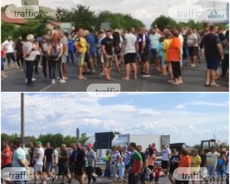 Земеделци блокираха пътя Пловдив-Карлово: Отиваме пред парламента в четвъртък