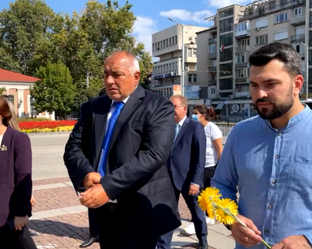 Борисов пристигна в Пловдив, посрещнаха го с аплодисменти