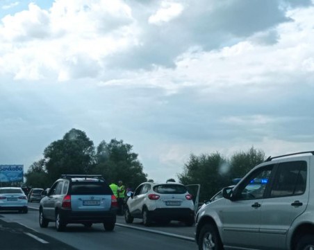 Пет коли се удариха на АМ 