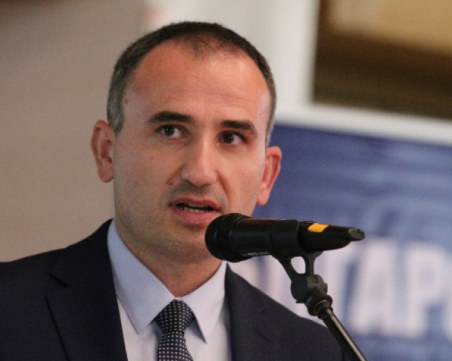 Доц. Александър Оскар: България се провали в борбата с Covid-19, мистерия е защо хората вярват в конспирацията