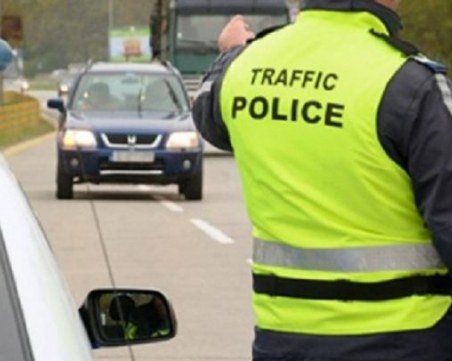 Засилено полицейско присъствие по пътищата в цялата страна, очаква се интензивен трафик