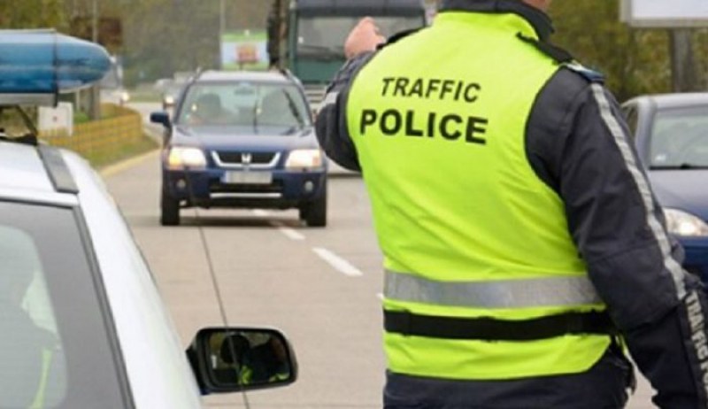 Засилено полицейско присъствие по пътищата в цялата страна, очаква се интензивен трафик
