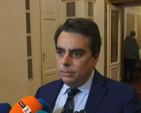 Асен Василев за пенсиите: Приеха се две взаимноизключващи се предложения