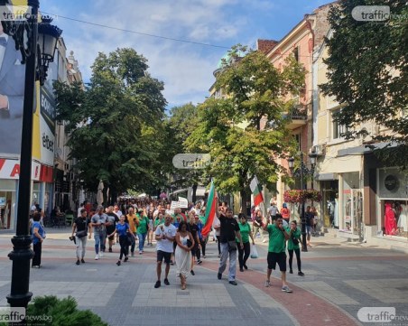 МЗ: Протести не могат да спрат разпространението на вируса
