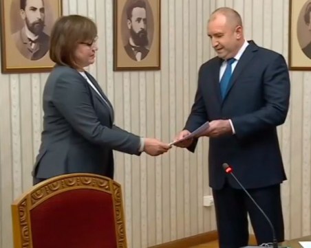 Нинова върна мандата на Радев, той поздрави БСП за министрите в служебния кабинет