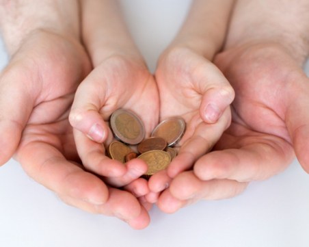 Парламентът прие майчинството за втората година да е 650 лева, чака се финалното гласуване