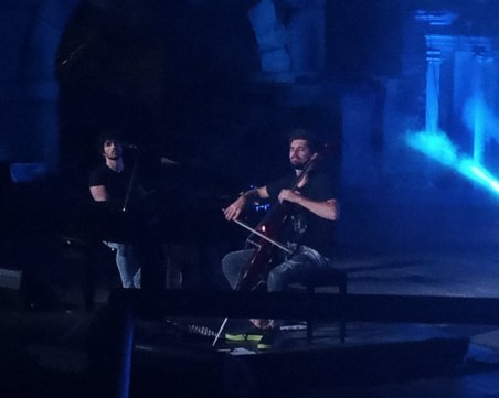 С виолончело и роял Лука Шулич и Евгени Генчев 