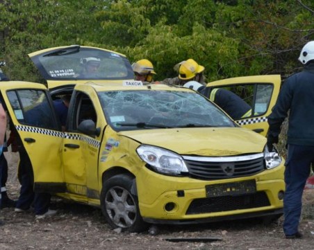 Таксиметров шофьор загина при катастрофа до Хасково