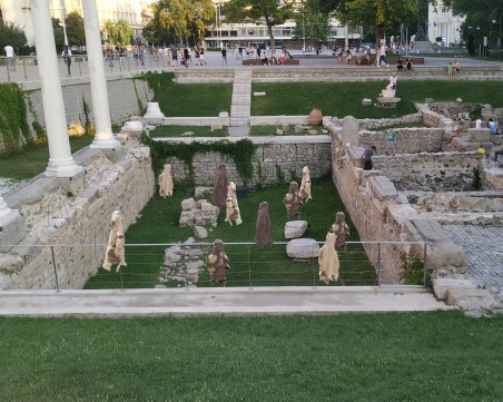 Видео инсталации съживяват фасадите по Главната за седмицата на съвременното изкуство