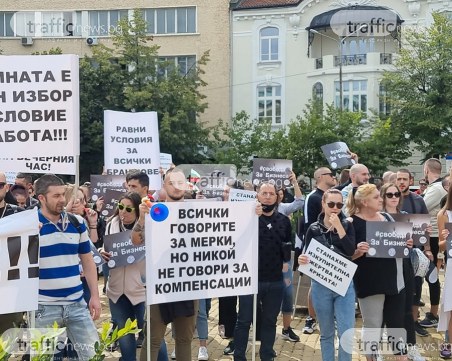 Бизнесът въстана! Политици се опитват да яхнат протеста, недоволните ги гонят
