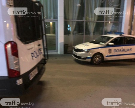 Бусове с проверяващи и полицаи пред нощните клубове в Пловдив заради бойкота