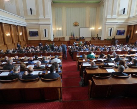 Предложения в последния момент напомпаха бюджета с още поне 1 млрд. лева