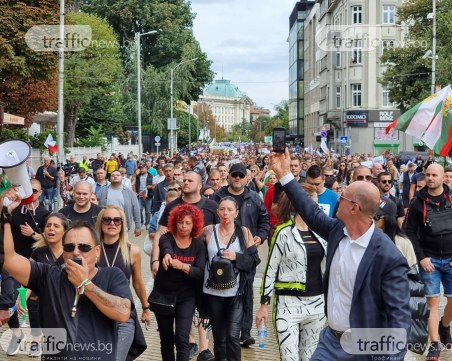 Протестиращите: Блокираме страната, ако до 24 часа не отмените заповедта
