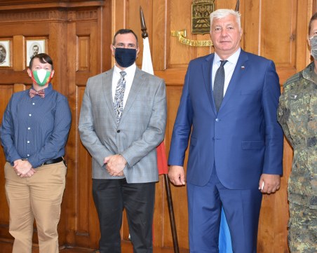 Зико обсъжда с военни от НАТО инцидента с градушката и ниско прелитащите самолети