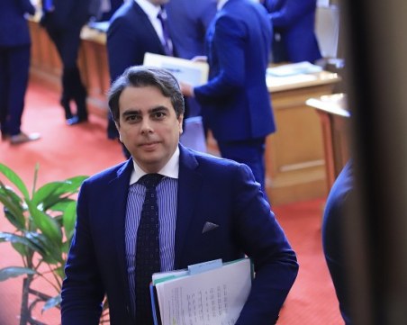 Асен Василев: Вече няма да има пенсионери под линията на бедност