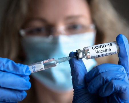 До края на деня става ясно: Ще се ваксинираме ли с трета игла ваксина?