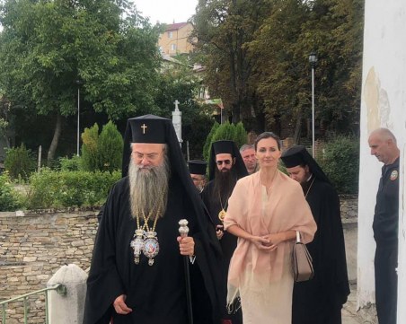 Митрополит Николай води службата за празника на село Яврово