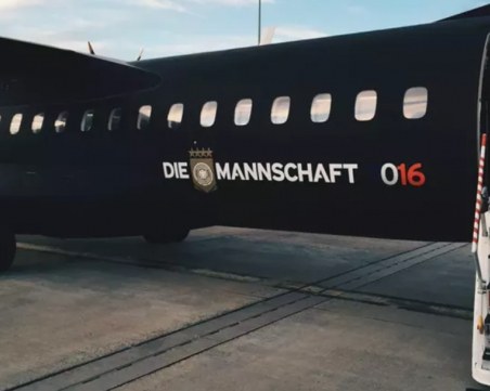 Самолетът с националния отбор на Германия кацна принудително в Шотландия