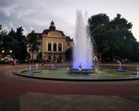 Слънце под тепетата, термометрите - до 25 градуса