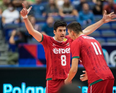 Волейболистите не допуснаха изненада и ще играят на осминафиналите на Европейското първенство