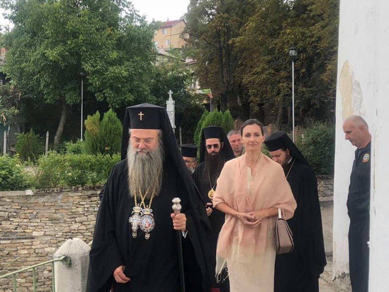 Митрополит Николай води службата за празника на село Яврово