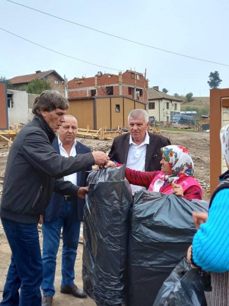 Помощ за жителите от изгорелите къши в село Кръстава