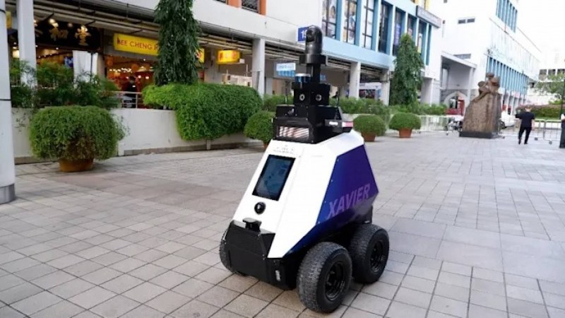 Роботи ще следят за спазване на COVID мерките в Сингапур