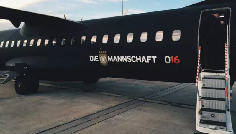 Самолетът с националния отбор на Германия кацна принудително в Шотландия