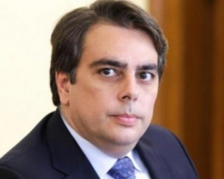 Асен Василев: Ние не харчим пари, които нямаме