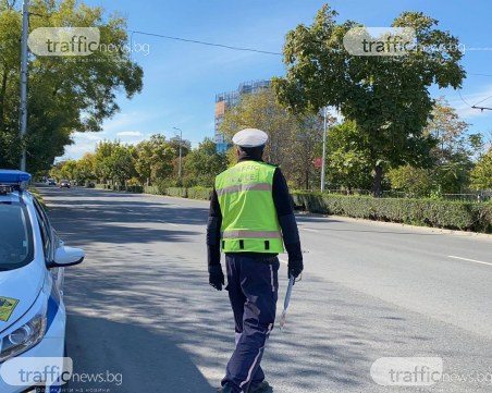 Надрусан шофьор блъсна патрулка в Кършияка